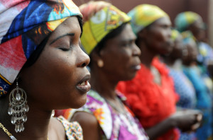 Congolese women sing for Belgium's King Albert II and Queen Paola visiting the King Baudouin hospital in Kinshasa July 1, 2010. Belgian King Albert II is ending a three-day official visit to Congo where he attended the celebrations of the 50th anniversary of its independence. REUTERS/Frederic Sierakowski/Pool (DEMOCRATIC REPUBLIC OF CONGO - Tags: POLITICS) - RTR2FZQK